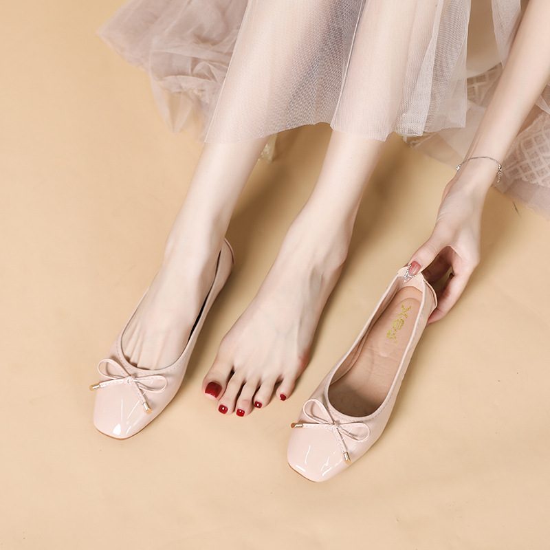 2024 New Square Toe Myk Såle Myk Overflate Doudou Sko Flate Damesko Bowknot Flat Egg Roll Sko