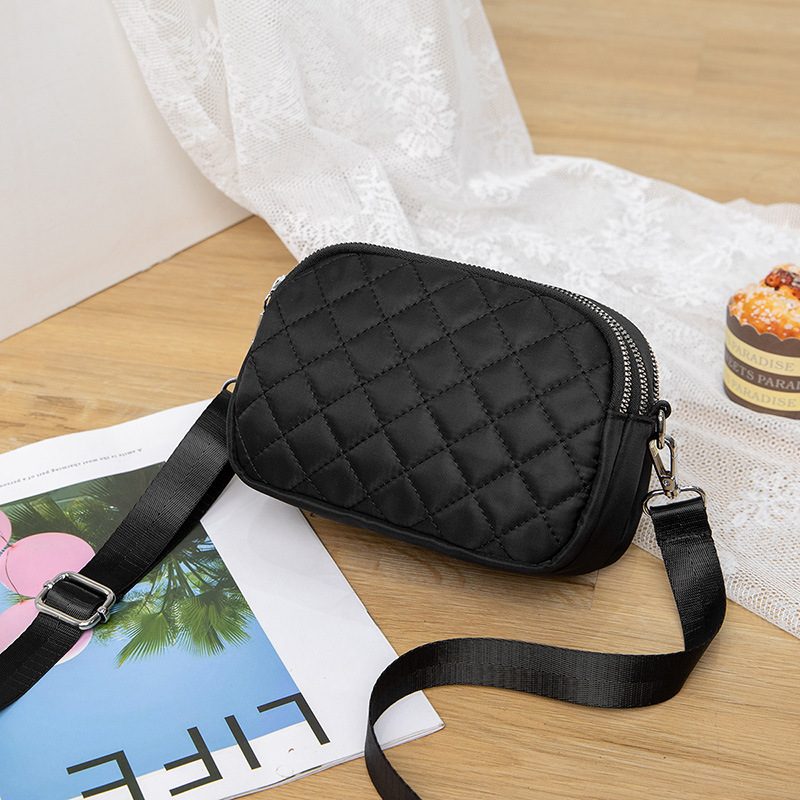 Messenger Bag Girl Lingge 2024 Ny Trendy Motetrend Kvinnelig Vanntett Nylon Skulderveske