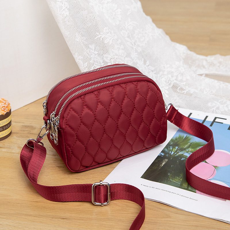 Messenger Bag Girl Lingge 2024 Ny Trendy Motetrend Kvinnelig Vanntett Nylon Skulderveske