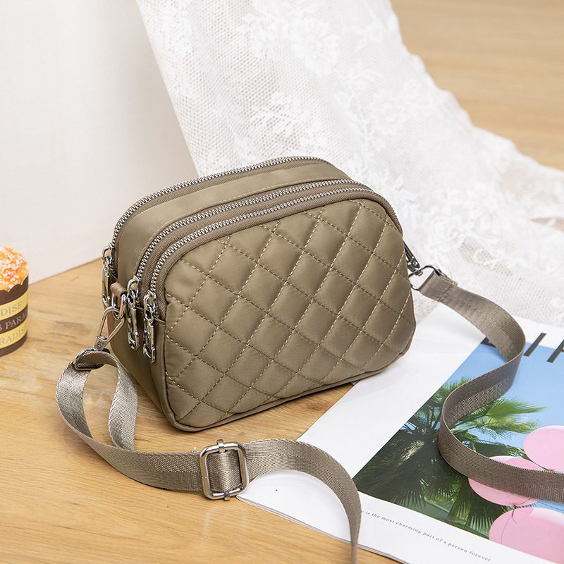 Messenger Bag Girl Lingge 2024 Ny Trendy Motetrend Kvinnelig Vanntett Nylon Skulderveske