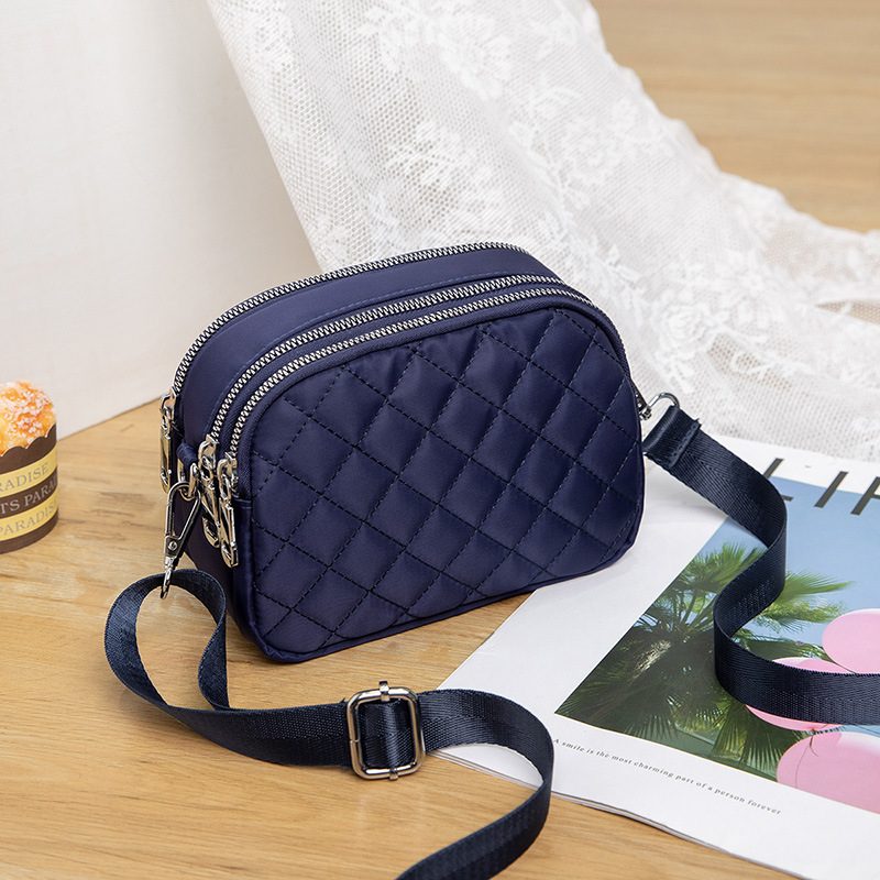 Messenger Bag Girl Lingge 2024 Ny Trendy Motetrend Kvinnelig Vanntett Nylon Skulderveske