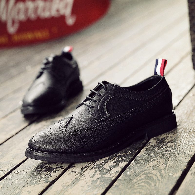 2020 Vår Og Sommer Nye Brogue-sko Fargepolerte Kjolesko Herre Fritidssko Herresko Med Snøring Lavt Snitt Trendy