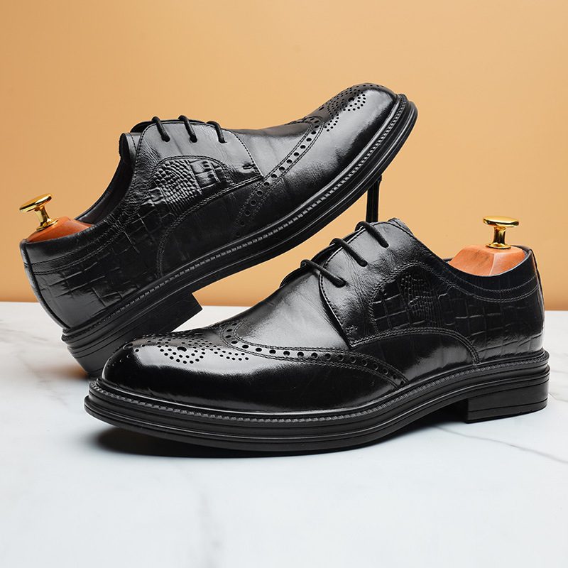 Våren 2024 High-end Kjole Sko Herre Lær Forretningskjole Brogue Sko Utskårne Trendy Brudgommen Bryllup Sko